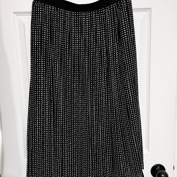 Calf Length Pleated Skirt Sz S - Picture 2 of 4
